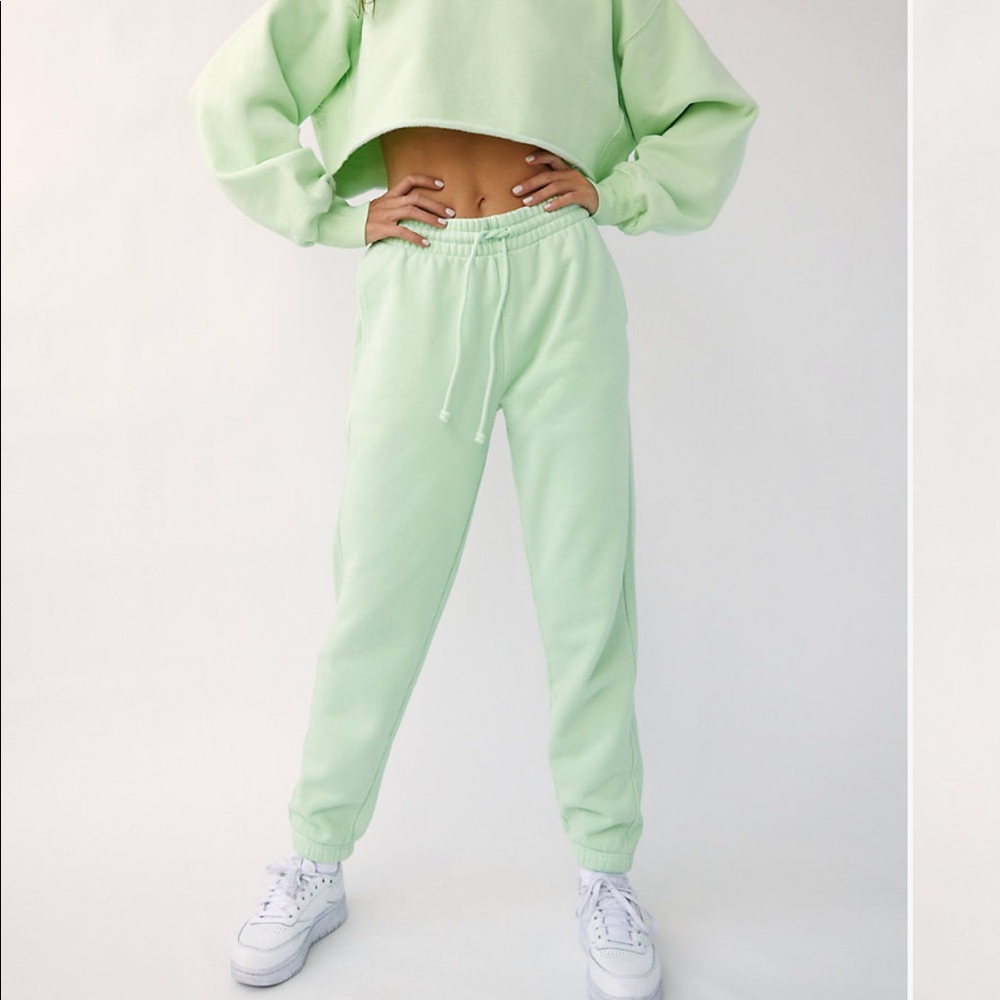 Aritzia TNA Boyfriend Sweatpants